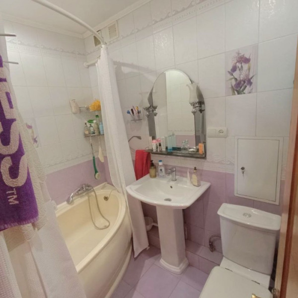 Фото Продам 4-к квартиру на кв. 50 лет Октября, г. Луганск