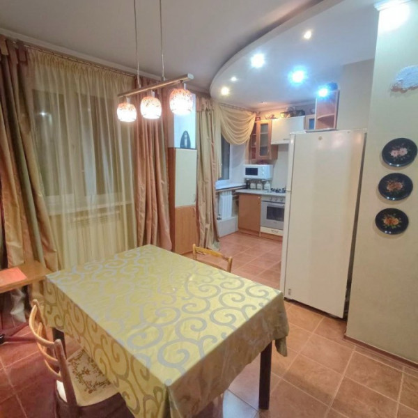 Фото Продам 4-к квартиру на кв. 50 лет Октября, г. Луганск