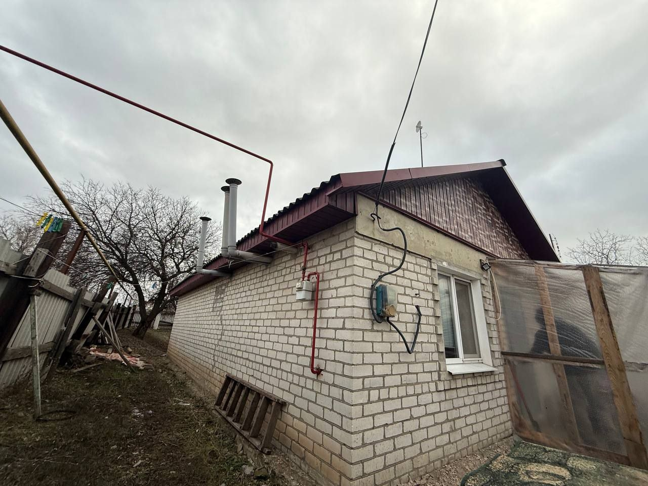 СДАМ 3-Х КОМНАТНЫЙ ДОМ НА ДЛИТЕЛЬНЫЙ СРОК (Стаханов, ул. Водопроводная)