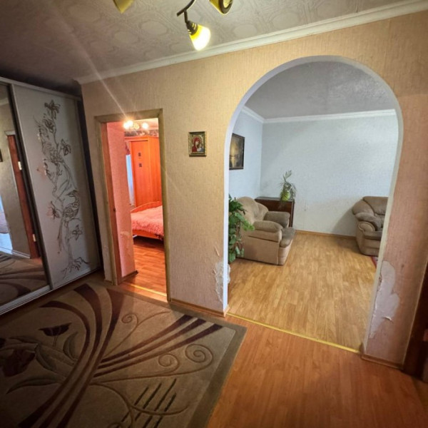 Продам 4 комнатную квартиру в Станице Луганской (5-я Линия)