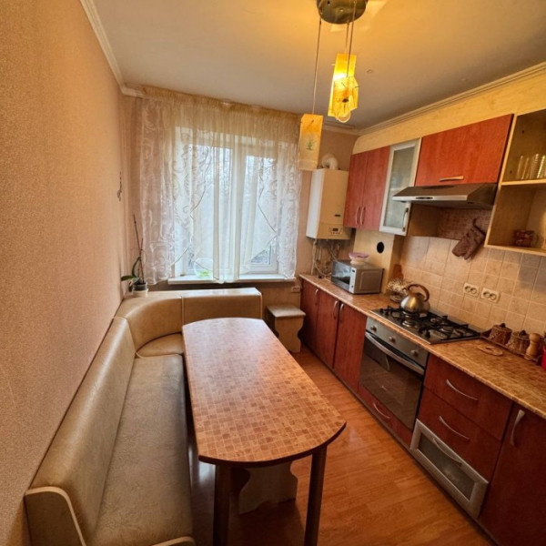 Фото Продам 4 комнатную квартиру в Станице Луганской (5-я Линия)