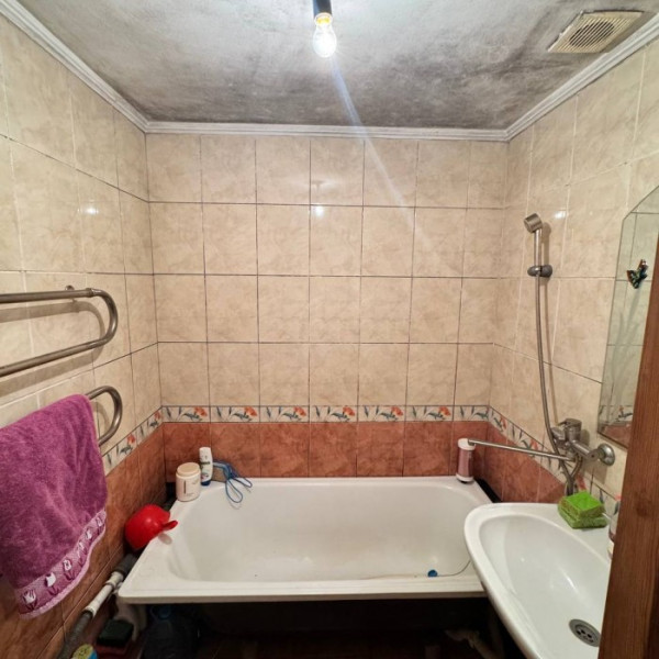 Фото Продам 4 комнатную квартиру в Станице Луганской (5-я Линия)