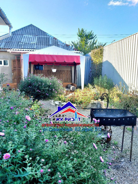 Фото Двухэтажный дом на улице Черноморская