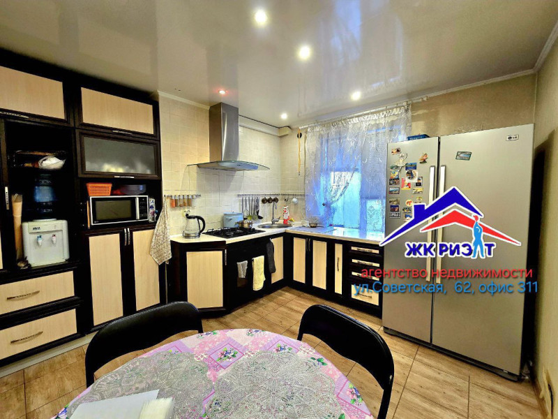 Фото Двухэтажный дом на улице Черноморская