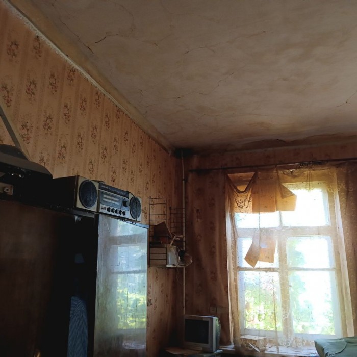 Продам комнату 20 кв. м. , в коммунальной 3-х комнатной квартире на ул. Лутугинской ( р-н магазина "Луганские деликатесы")