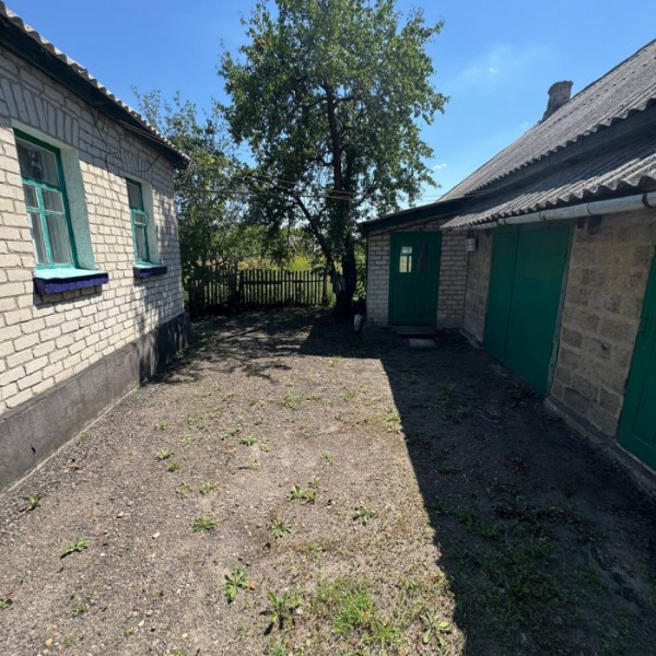 Фото Продается дом с флигелем в с. Валуйское Станично-Луганский р-н