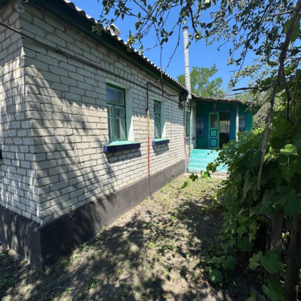 Фото Продается дом с флигелем в с. Валуйское Станично-Луганский р-н