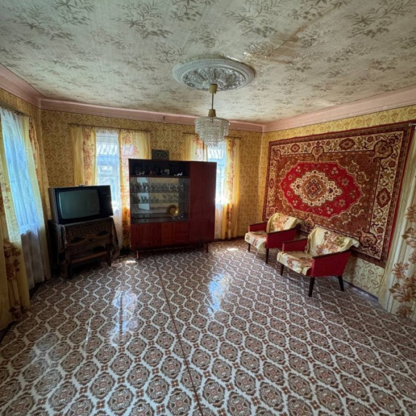 Фото Продается дом с флигелем в с. Валуйское Станично-Луганский р-н
