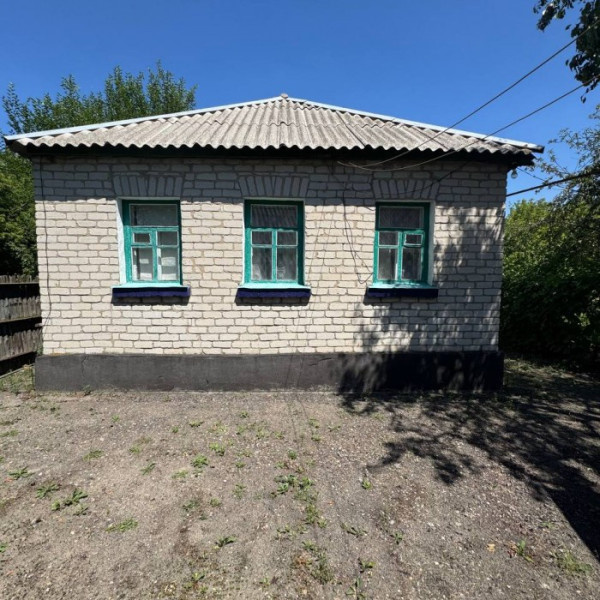 Продается дом с флигелем в с. Валуйское Станично-Луганский р-н