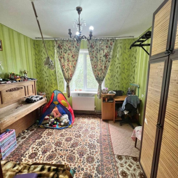 Продам 4-кк с АВТОНОМНЫМ ОТОПЛЕНИЕМ на кв Якира ( район маг. Универсам