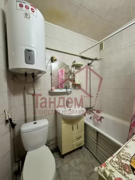 Фото 2 комнатная 56м2 1/5эт кв. Солнечный Кухня с выходом на Балкон 12,2м2. Застеклён, м/пластик. Выведен - Объект №475