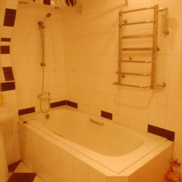 Фото № 7037 Продам 3х комн. квартиру в р-не маг. "Парус"