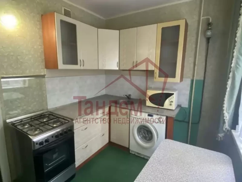 Продается  2 комнатная квартира  54м2 2/9эт  кв. Якира дом 6. Квартира не угловая. - Объект №597