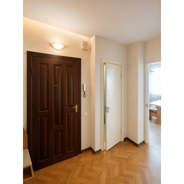 Фото 3-комн. квартира, кв-л Комарова 12