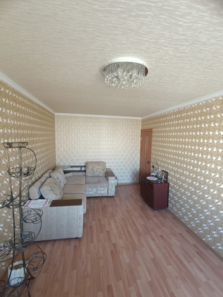 №1069 Продается 3-х комнатная квартира по ул. Сарматской в р-не Центра занятости.