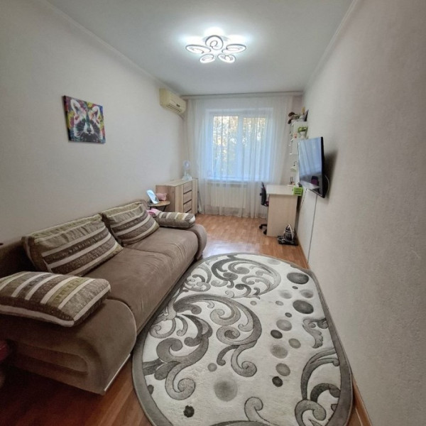 Продам 2-комн квартиру на кв. 30 лет Победы (р-н к-ра "Мир"), г. Луганск