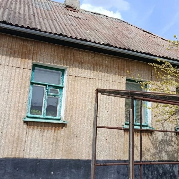 Продаётся жилой дом в центре Луганска, район Динамо, ул. Профессиональная.