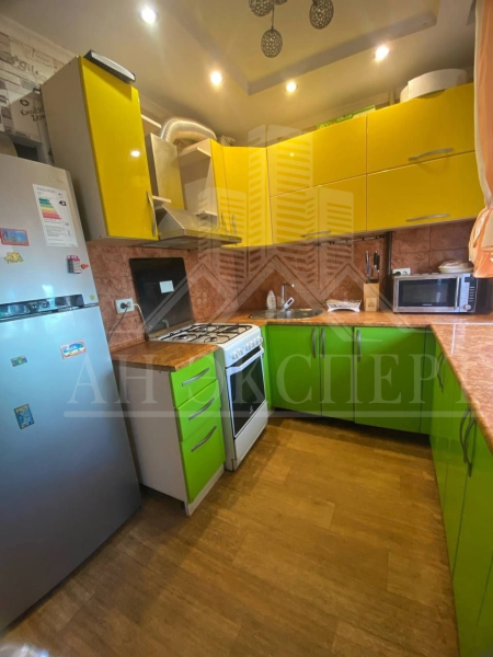 Сдам посуточно 2-х комнатную квартиру (г. Стаханов, ул. Хруничева, 3)