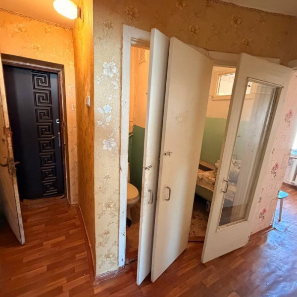 Продам 2- к квартиру, в г. Луганск кв. 50 Лет Октября (р- н СМ Окей верхний).