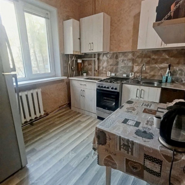 Продам 4-х комнатную квартиру на кв. Якира