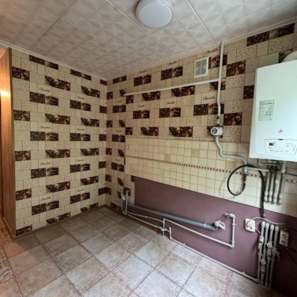 Продам 2-ком квартиру на кв. Комарова