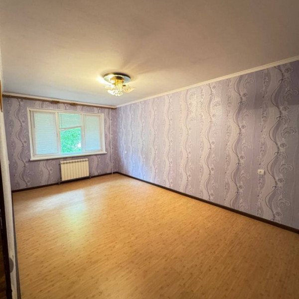 Фото Продам 2-ком квартиру на кв. Комарова