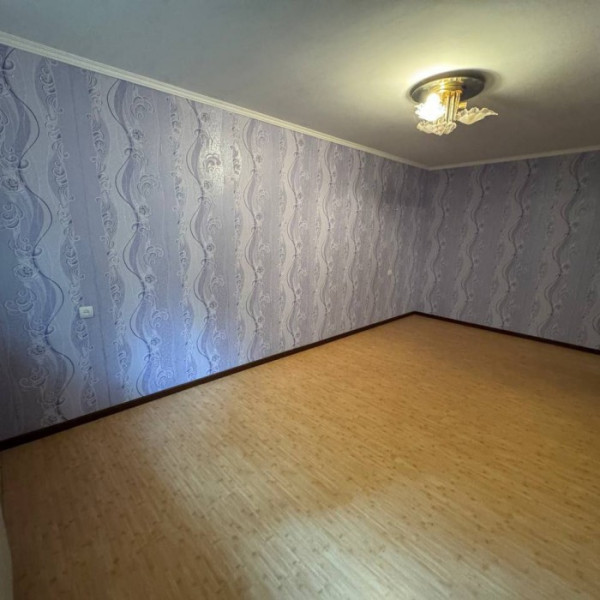 Фото Продам 2-ком квартиру на кв. Комарова