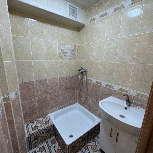 Фото Продам 2-ком квартиру на кв. Комарова