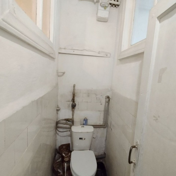 Фото Продам 3- комнатную квартиру просторную в центре Луганска на Театральной площади