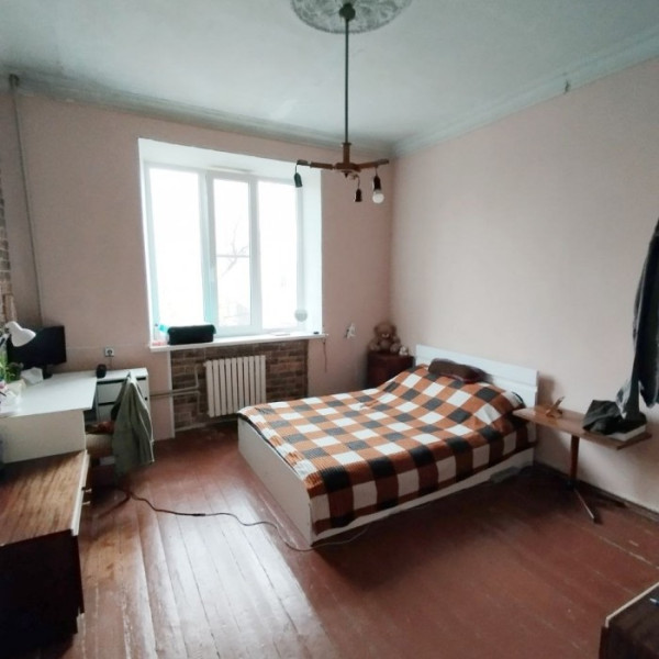 Фото Продам 3- комнатную квартиру просторную в центре Луганска на Театральной площади