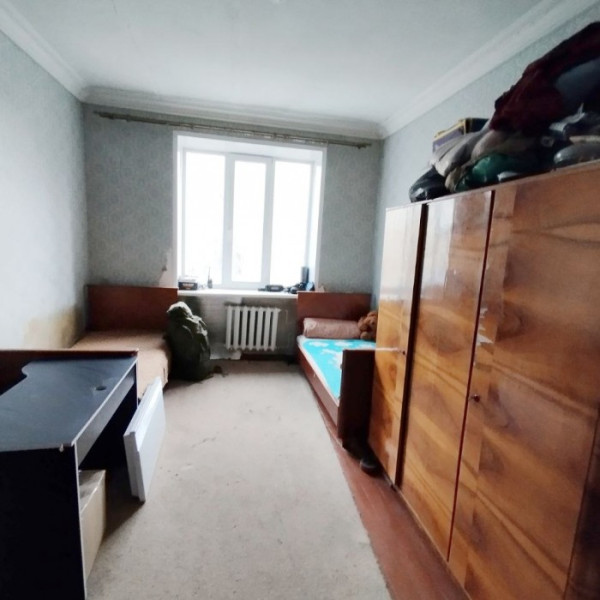 Фото Продам 3- комнатную квартиру просторную в центре Луганска на Театральной площади