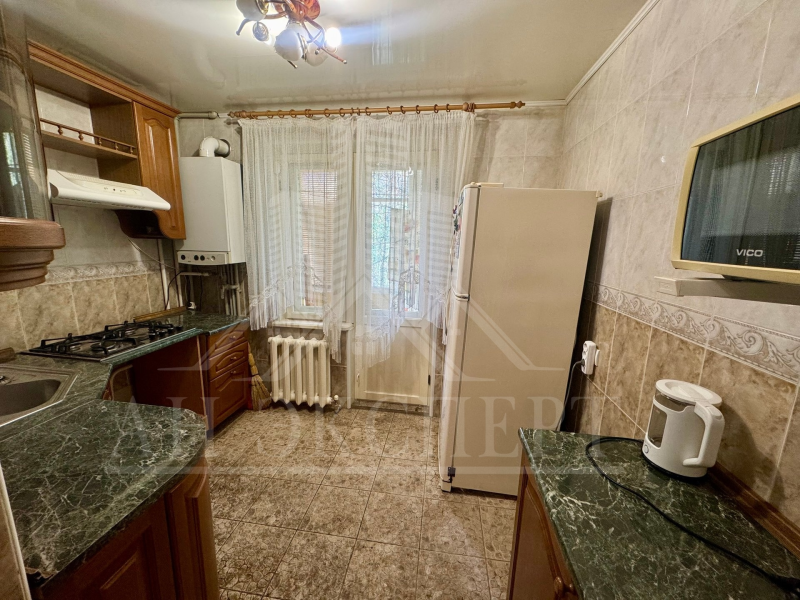 Сдам 4-х комнатную квартиру на длительный срок (Стаханов, ул. Курченко)