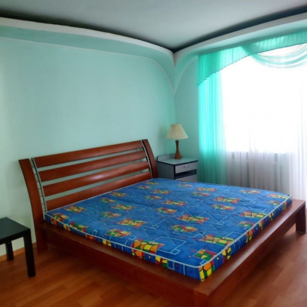 Фото Продам 3-х комнатную квартиру на ул. Советская ТЦ. Кристалл