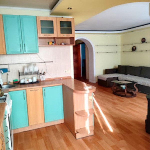 Фото Продам 3-х комнатную квартиру на ул. Советская ТЦ. Кристалл