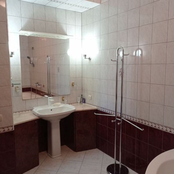 Фото Продам 3-х комн квартиру 90 м2 в Центре города Луганск