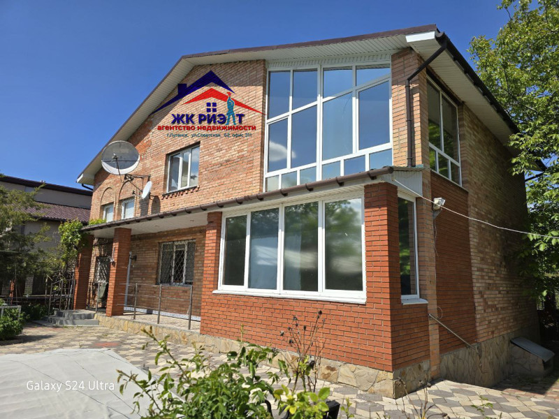 Двухэтажный дом в поселке Хрящеватое