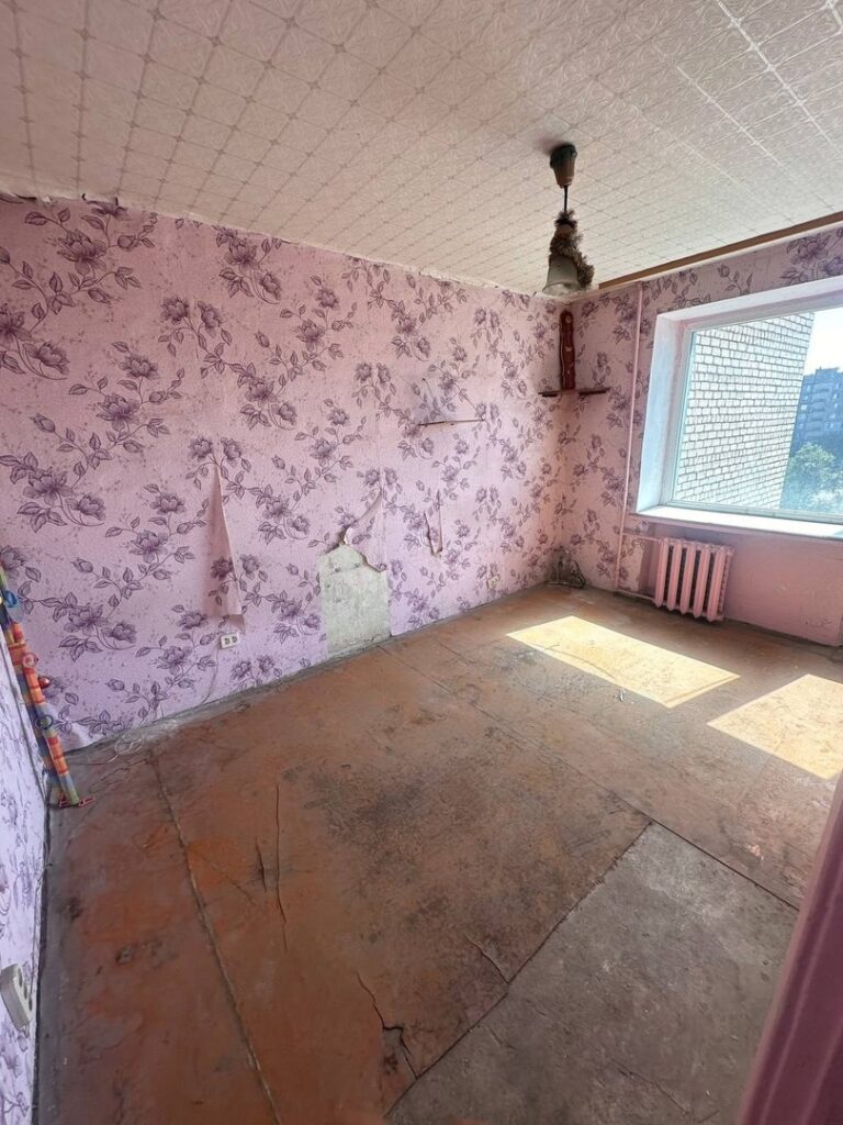 № 572 Продаётся 1 комн. квартира в районе ТРЦ “Столица”.