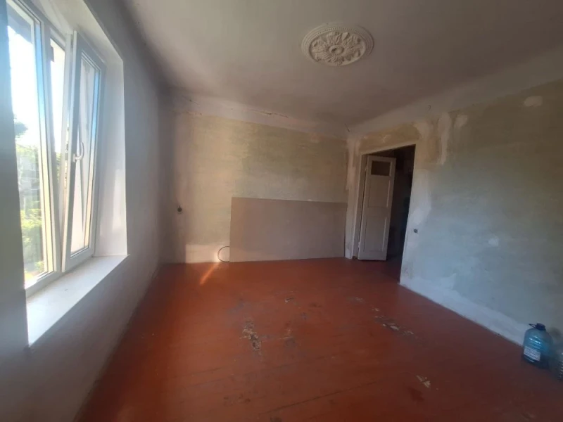 Продаётся 2-комнатная квартира в городе Стаханов, ул. Тельмана, д. 38