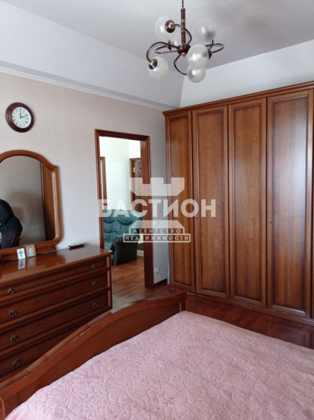 Фото 4-х комнатная квартира,площадь Героев Великой Отечественной войны 4 , ID:2004922