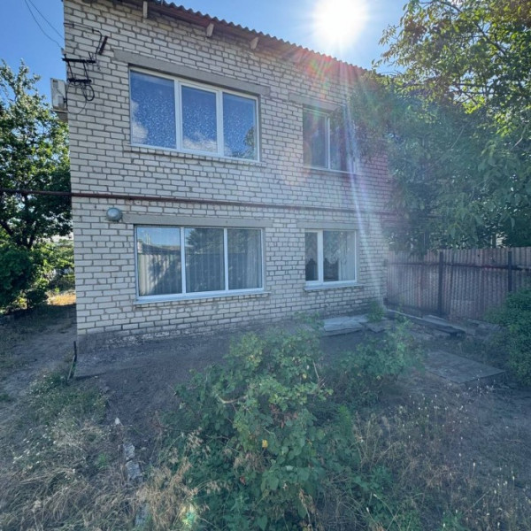 Продам 2-х этажную квартиру на земле, в коттеджном доме, Станица Луганская (район Автостанции)