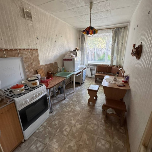 Фото Продам 2-х этажную квартиру на земле, в коттеджном доме, Станица Луганская (район Автостанции)