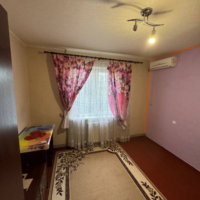 Продам 4- х комн. квартиру на кв. Степном