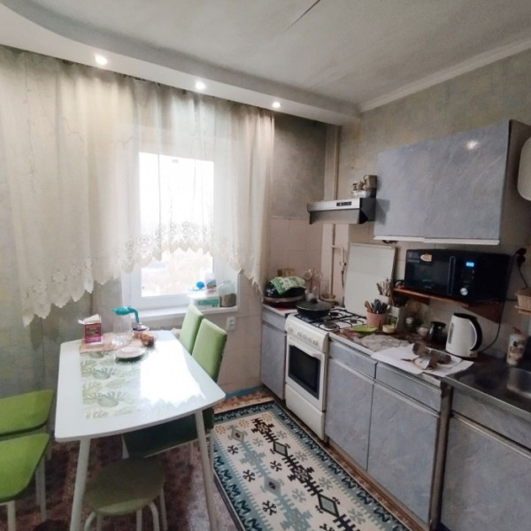 Фото Продам 3-х комнатную квартиру на кв. Героев Сталинграда 6/9 эт