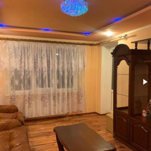 Продам 3-х комн квартиру с авт отоп в городе Луганск квартал Волкова