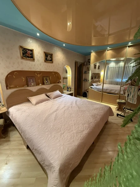 Продаётся 2-комнатная квартира в городе Стаханов, ул. Курченко, д. 18.
