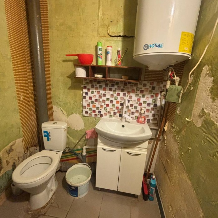 Фото Продам 2 комнаты в коммунальной квартире на кв. Ватутина, 5/5 эт