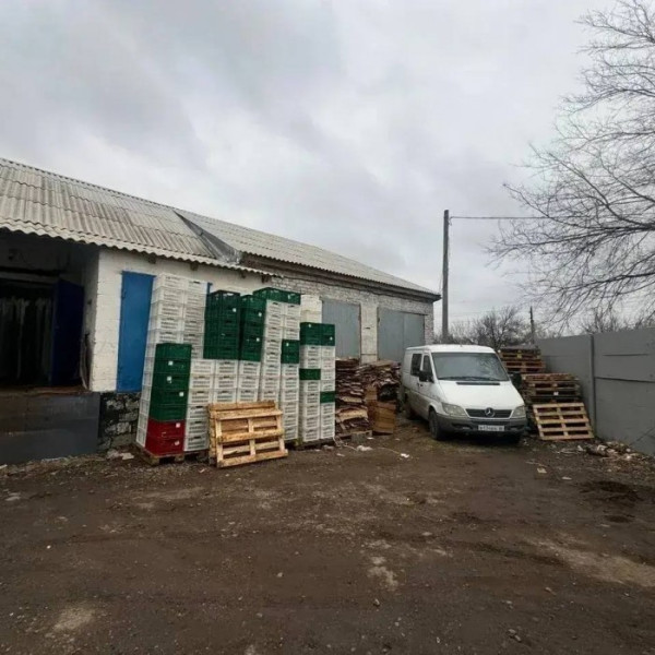 Фото Цена снижена с 35 млн. до 30 млн. руб. Продам готовый арендный бизнес (полностью арендована на долгий срок), база с морозильно- холодильным оборудованием, г. Луганск, с. Роскошное