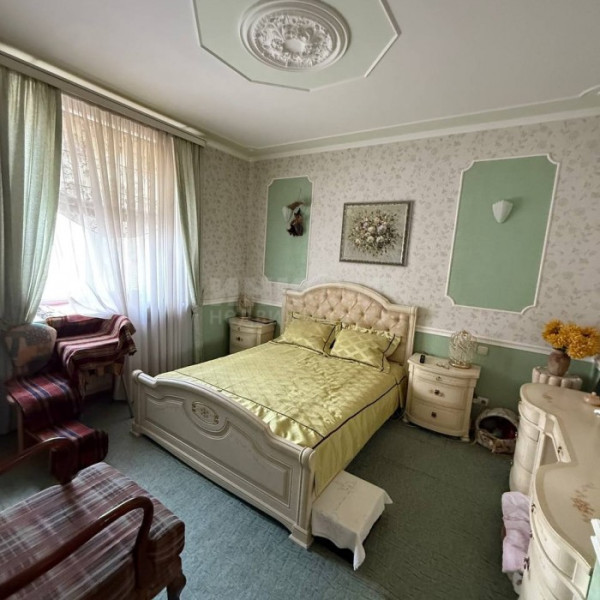 Фото Продам 3-х комн квартиру 200 м2 в Центре города Луганск, улица Советская