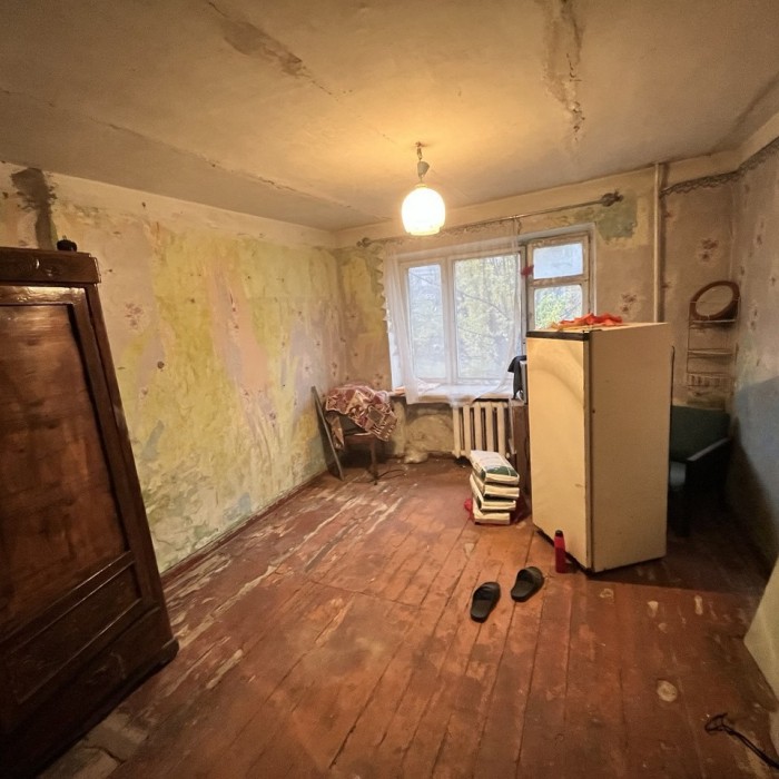 Продам комнату в коммунальной квартире 14,2 кв. м. , г. Луганск, кв. Гаевого (р- н бывшего кольца), на 3/5 этаже
