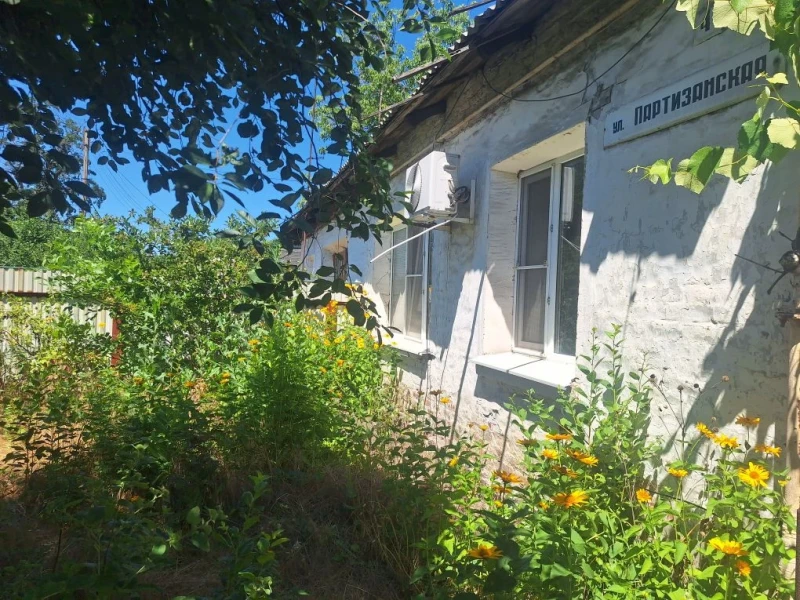 Фото Продаётся 3-комнатный дом в городе Стаханов, ул. Партизанская (центр города).